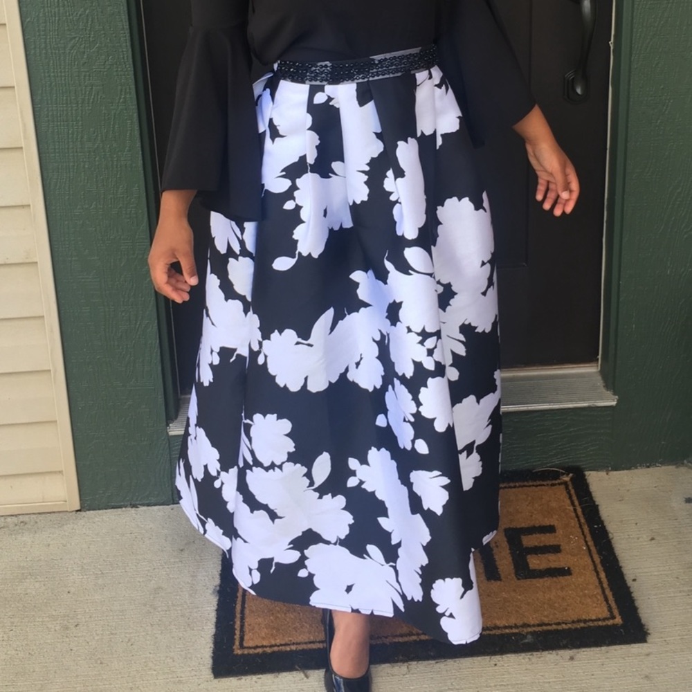 ⚫️⚪️ Floral Floor Length Skirt